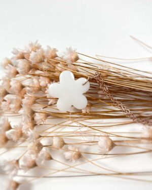 Fleurette pendentif au lait maternel bijou souvenir