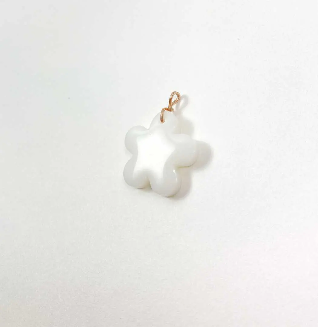 Fleurette pendentif lait maternel bijou souvenir