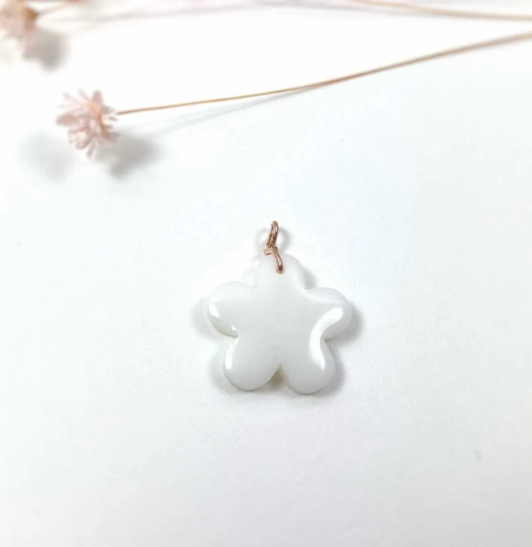 Fleurette pendentif lait maternel bijou souvenir