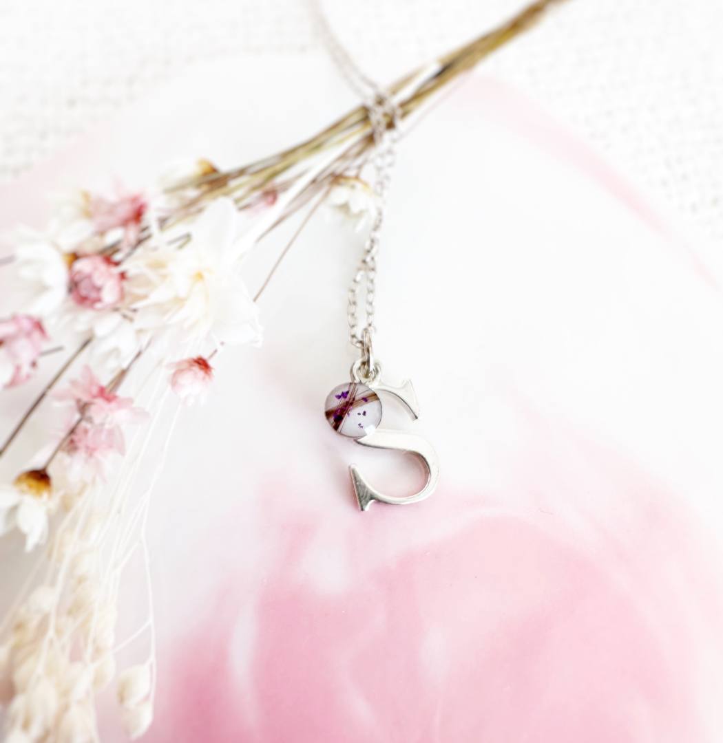 Initiale pendentif au lait maternel bijou souvenir 1