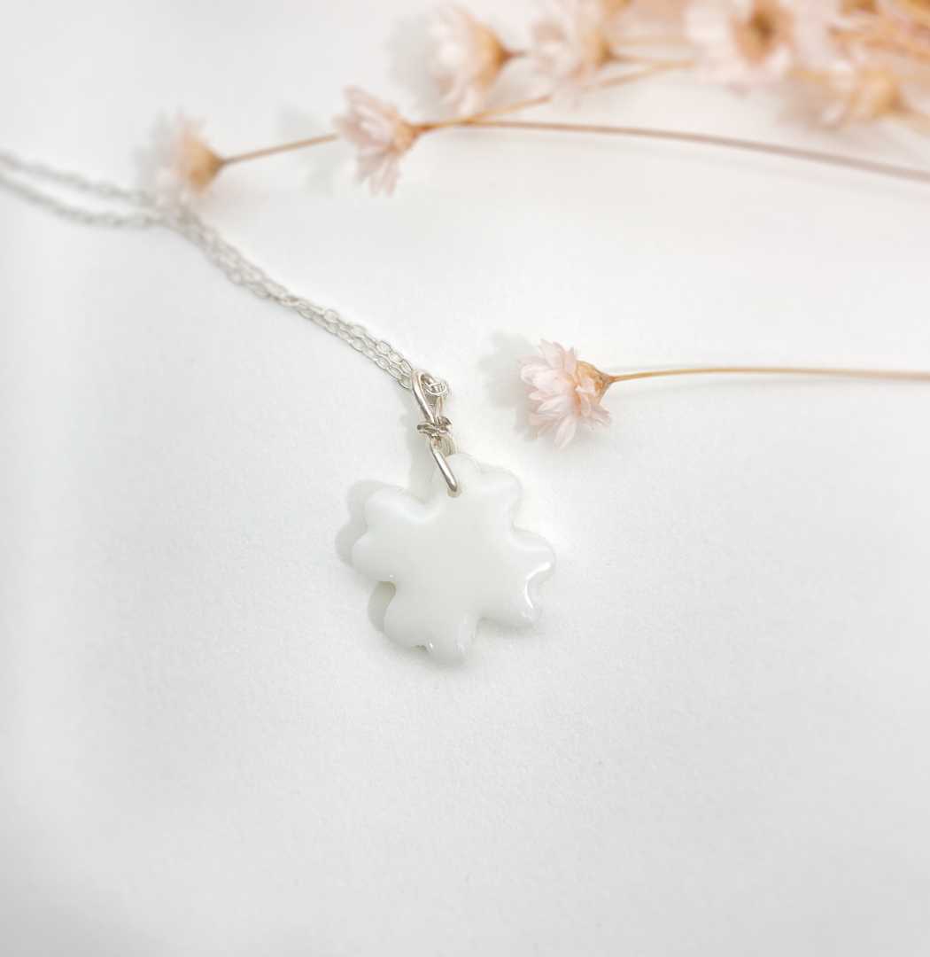 Trèfle pendentif au lait maternel bijou souvenir