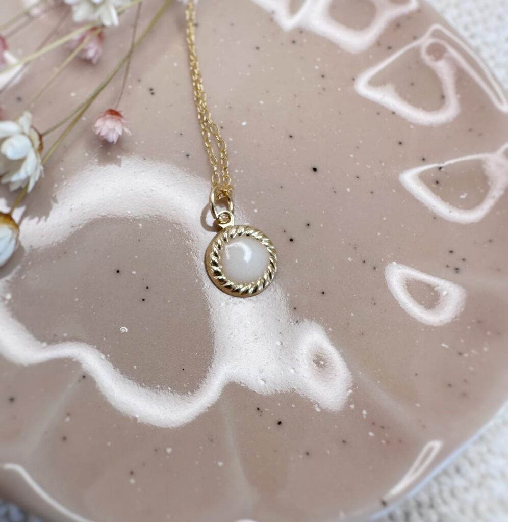 Torsade pendentif au lait maternel