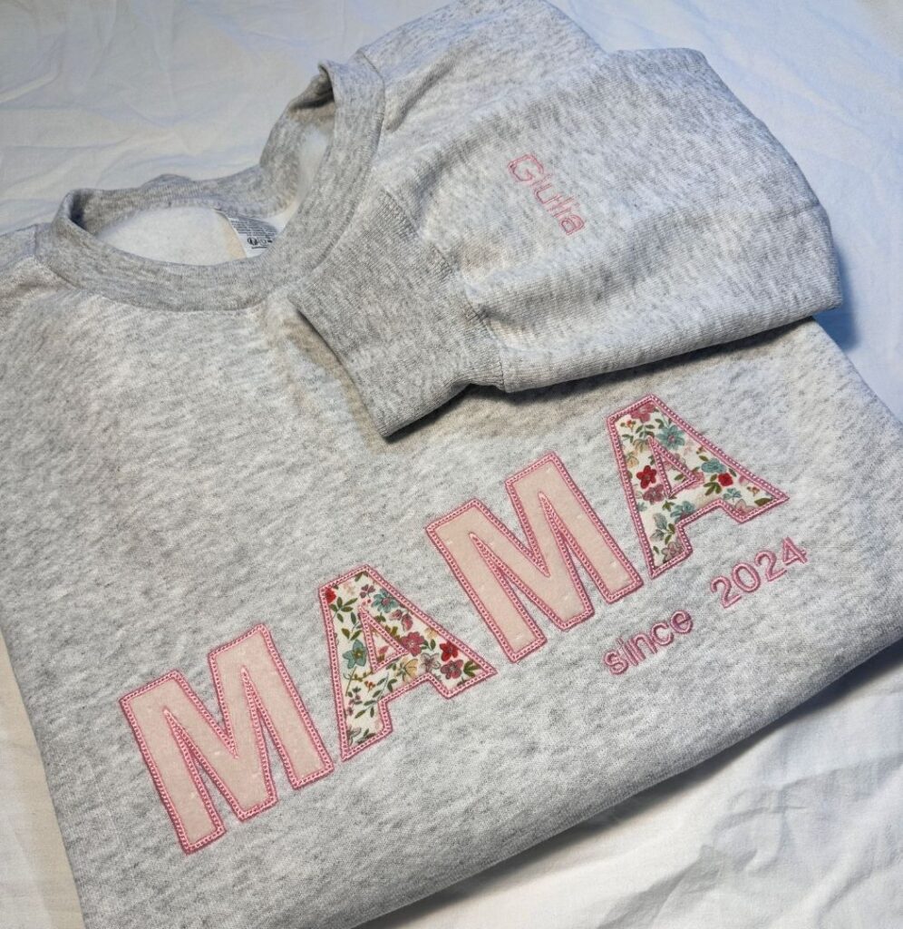 Ces petits vêtements méritent mieux qu'une boîte au fond d'un placard 6 Broderie souvenir sweat MAMA