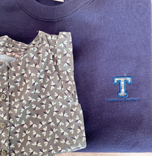 Sweat souvenir Lettre Chérie - choisissez votre lettre à broder !