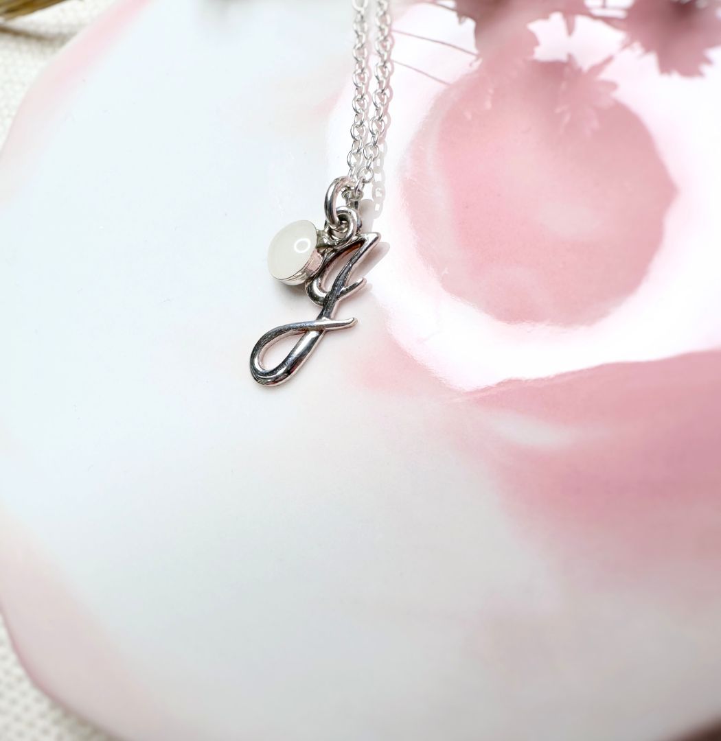 Initiale Cursive - Pendentif au lait maternel 4 Initiale Cursive pendentif au lait maternel5