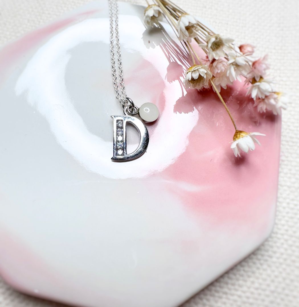 Initiale Brillante - Pendentif au lait maternel 2 Initiale brillante pendentif au lait maternel2