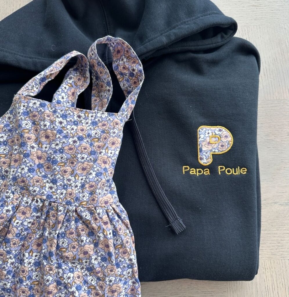 Que faire des vêtements de bébé trop petits ? 4 Sweat hoodie zippé lettre chérie souvenir avec vos textile de bébé3