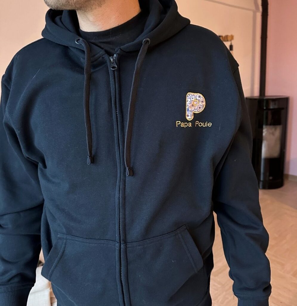 Que faire des vêtements de bébé trop petits ? 5 Sweat hoodie zippé lettre chérie souvenir avec vos textile de bébé2