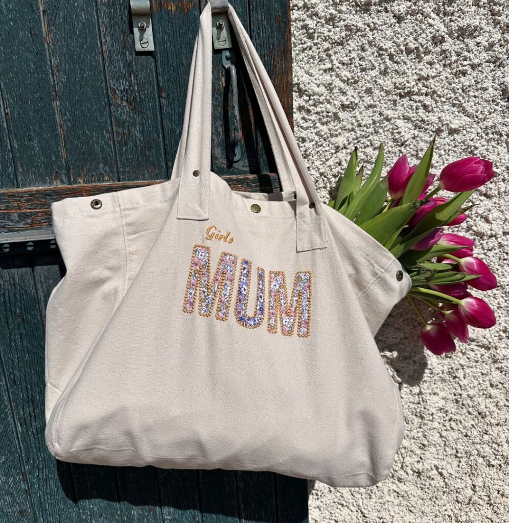 Ces petits vêtements méritent mieux qu'une boîte au fond d'un placard 4 sac cabas souvenirs mot d'amour