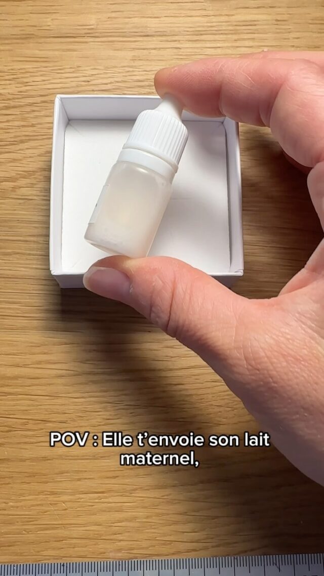 Quelques gouttes suffisent pour transformer ces doux moments passés avec ton bébé en un bijou pour l’éternité 

Portez vos souvenirs près du coeur 💕
___________________________________

Modèles déposés ®️

Hello, moi c’est Mélane et je transforme tes souvenirs en bijou et broderies

🤍Bijoux contenant ton lait maternel pour un beau souvenir de ton allaitement, fleurs séchées de bouquet de mariée, sable, cendres, terre, cordon ombilical… les possibilités sont infinies ! Créons ensemble ton bijou souvenir, lien en bio ! 

💜 Broderies souvenirs avec les vêtements de bébé, de personnes qui nous ont quittées, des sweats à porter et reporter pour afficher fièrement son histoire de vie, lien en bio ! 

[ allaitement - Parentalité - maternité - motherhood - tétées - lait maternel - bijoux - souvenirs - bébé - enfant - toddler - newborn - nourrisson - infant - bijou au lait maternel - mode bébé- vêtements souvenirs - bébé 2026 ]

#allaitement #bébé2026  #parentalité #futuremaman 
#bébéenroute