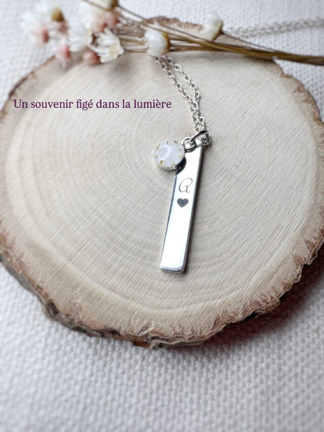 Un joli fragment de vie dans un bijou à porter près du cœur 

Portez vos souvenirs près du coeur 💕
___________________________________

Modèles déposés ®️

Hello, moi c’est Mélane et je transforme tes souvenirs en bijou et broderies

🤍Bijoux contenant ton lait maternel pour un beau souvenir de ton allaitement, fleurs séchées de bouquet de mariée, sable, cendres, terre, cordon ombilical… les possibilités sont infinies ! Créons ensemble ton bijou souvenir, lien en bio ! 

💜 Broderies souvenirs avec les vêtements de bébé, de personnes qui nous ont quittées, des sweats à porter et reporter pour afficher fièrement son histoire de vie, lien en bio ! 

[ allaitement - Parentalité - maternité - motherhood - tétées - lait maternel - bijoux - souvenirs - bébé - enfant - toddler - newborn - nourrisson - infant - bijou au lait maternel - mode bébé- vêtements souvenirs - bébé 2026 ]

#allaitement #bébé2024  #parentalité #futuremaman 
#bébéenroute