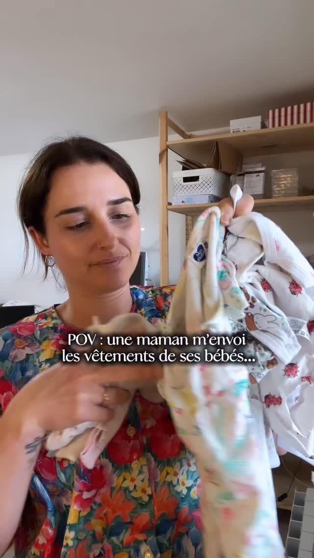 Et toi, tu voudrais quel mot brodé sur ton sweat ? 

Florence a commandé deux sweats, un pour son mari et un pour elle, afin de célébrer leur parentalité. Les vêtements de leurs deux petites filles S&C.
Elle a choisi de faire broder « LOVE U » avec les vêtements de ses filles, ainsi que les initiales sur les manches.

Le résultat est canon ! T’en penses quoi ? 

Portez vos souvenirs près du coeur 💕
___________________________________

Modèles déposés ®️

Hello, moi c’est Mélane et je transforme tes souvenirs en bijou et broderies

🤍Bijoux contenant ton lait maternel pour un beau souvenir de ton allaitement, fleurs séchées de bouquet de mariée, sable, cendres, terre, cordon ombilical… les possibilités sont infinies ! Créons ensemble ton bijou souvenir, lien en bio ! 

💜 Broderies souvenirs avec les vêtements de bébé, de personnes qui nous ont quittées, des sweats à porter et reporter pour afficher fièrement son histoire de vie, lien en bio ! 

[ allaitement - Parentalité - maternité - motherhood - tétées - lait maternel - bijoux - souvenirs - bébé - enfant - toddler - newborn - nourrisson - infant - bijou au lait maternel - mode bébé- vêtements souvenirs - bébé 2026 ]

#allaitement #bébé2024  #parentalité #futuremaman 
#bébéenroute