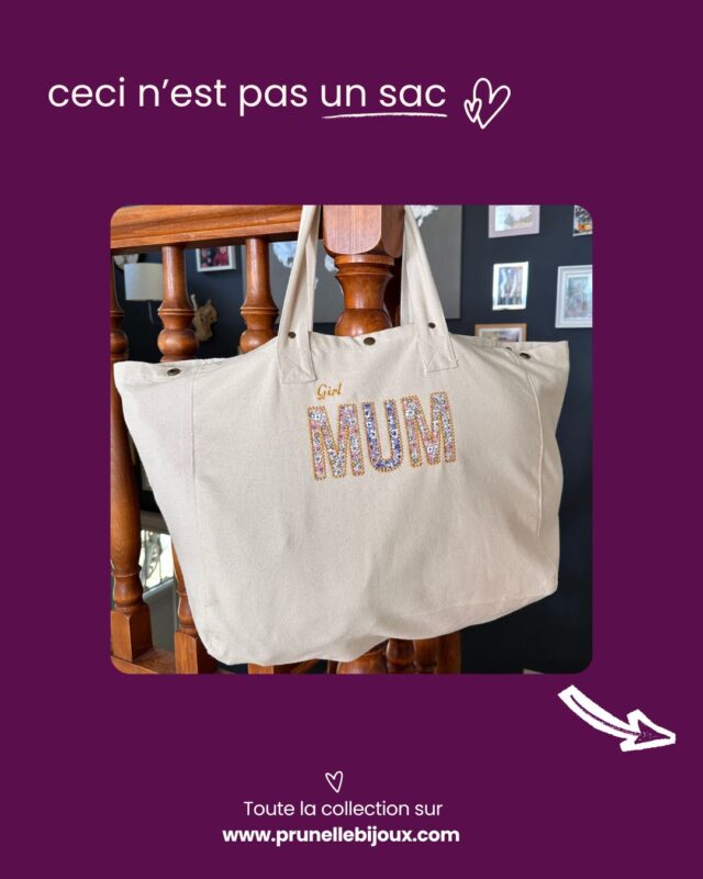 Ceci n'est pas un sac...

C'est une période de ta vie à porter tous les jours. 
Les rires, les jeux dans le jardins, les vacances au bord de la mer... c'est tout ce que je vois quand je regarde mon sac brodé. 

Envoie moi les tenues préférées de tes enfants et je te fais un souvenir pour la vie ❤️

Portez vos souvenirs près du coeur 💕
___________________________________

Modèles déposés ®️

Hello, moi c’est Mélane et je transforme tes souvenirs en bijou et broderies

🤍Bijoux contenant ton lait maternel pour un beau souvenir de ton allaitement, fleurs séchées de bouquet de mariée, sable, cendres, terre, cordon ombilical… les possibilités sont infinies ! Créons ensemble ton bijou souvenir, lien en bio ! 

💜 Broderies souvenirs avec les vêtements de bébé, de personnes qui nous ont quittées, des sweats à porter et reporter pour afficher fièrement son histoire de vie, lien en bio ! 

[ allaitement - Parentalité - maternité - motherhood - tétées - lait maternel - bijoux - souvenirs - bébé - enfant - toddler - newborn - nourrisson - infant - bijou au lait maternel - mode bébé- vêtements souvenirs - bébé 2026 ]