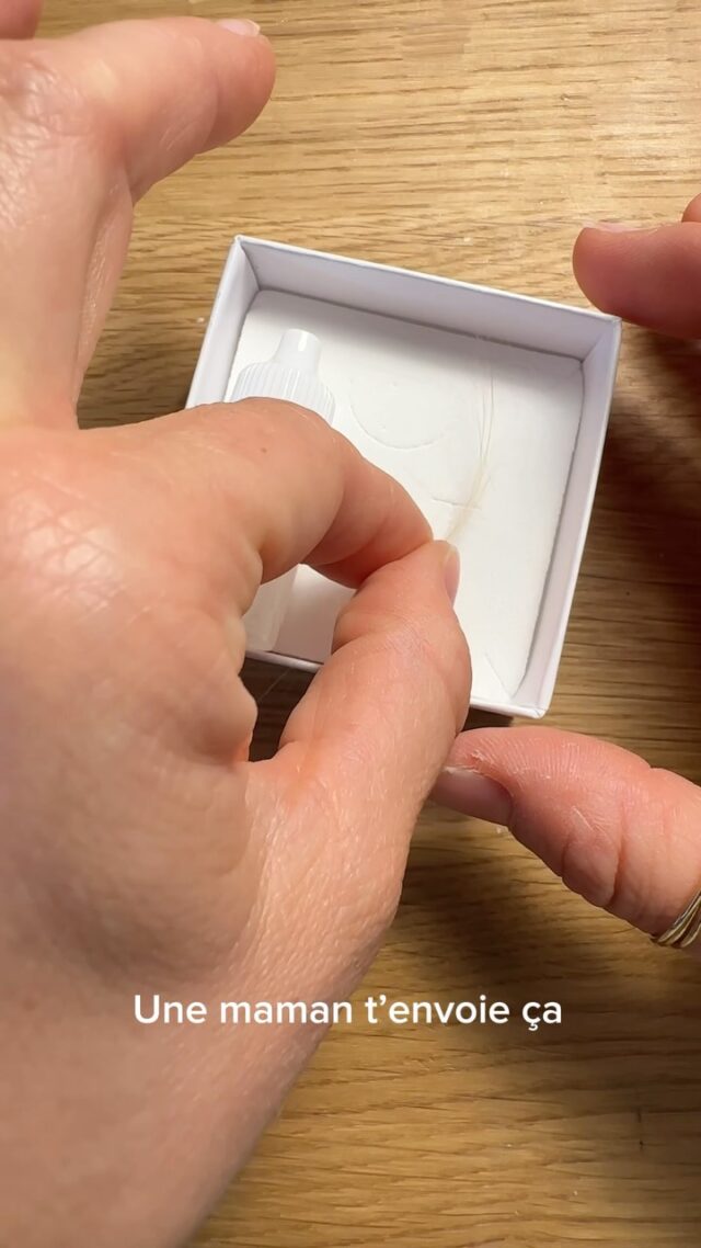 Un peu de lait maternel, et quelques cheveux de bébé

Ta plus belle histoire dans un bijou pour la vie 

Portez vos souvenirs près du coeur 💕
___________________________________

Modèles déposés ®️

Hello, moi c’est Mélane et je transforme tes souvenirs en bijou et broderies

🤍Bijoux contenant ton lait maternel pour un beau souvenir de ton allaitement, fleurs séchées de bouquet de mariée, sable, cendres, terre, cordon ombilical… les possibilités sont infinies ! Créons ensemble ton bijou souvenir, lien en bio ! 

💜 Broderies souvenirs avec les vêtements de bébé, de personnes qui nous ont quittées, des sweats à porter et reporter pour afficher fièrement son histoire de vie, lien en bio ! 

[ allaitement - Parentalité - maternité - motherhood - tétées - lait maternel - bijoux - souvenirs - bébé - enfant - toddler - newborn - nourrisson - infant - bijou au lait maternel - mode bébé- vêtements souvenirs - bébé 2026 ]

#allaitement #bébé2026  #parentalité #futuremaman 
#bébéenroute
